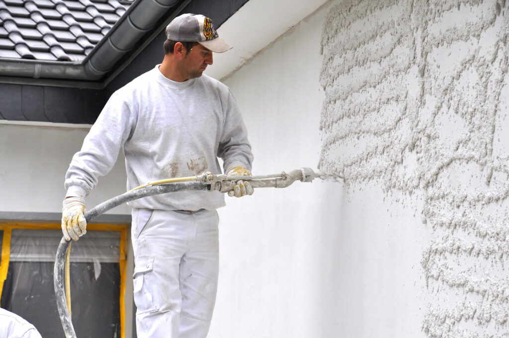 Spuitwerk buitengevel stucwerk cementgebonden pleisterwerk stuccen stukadoor 