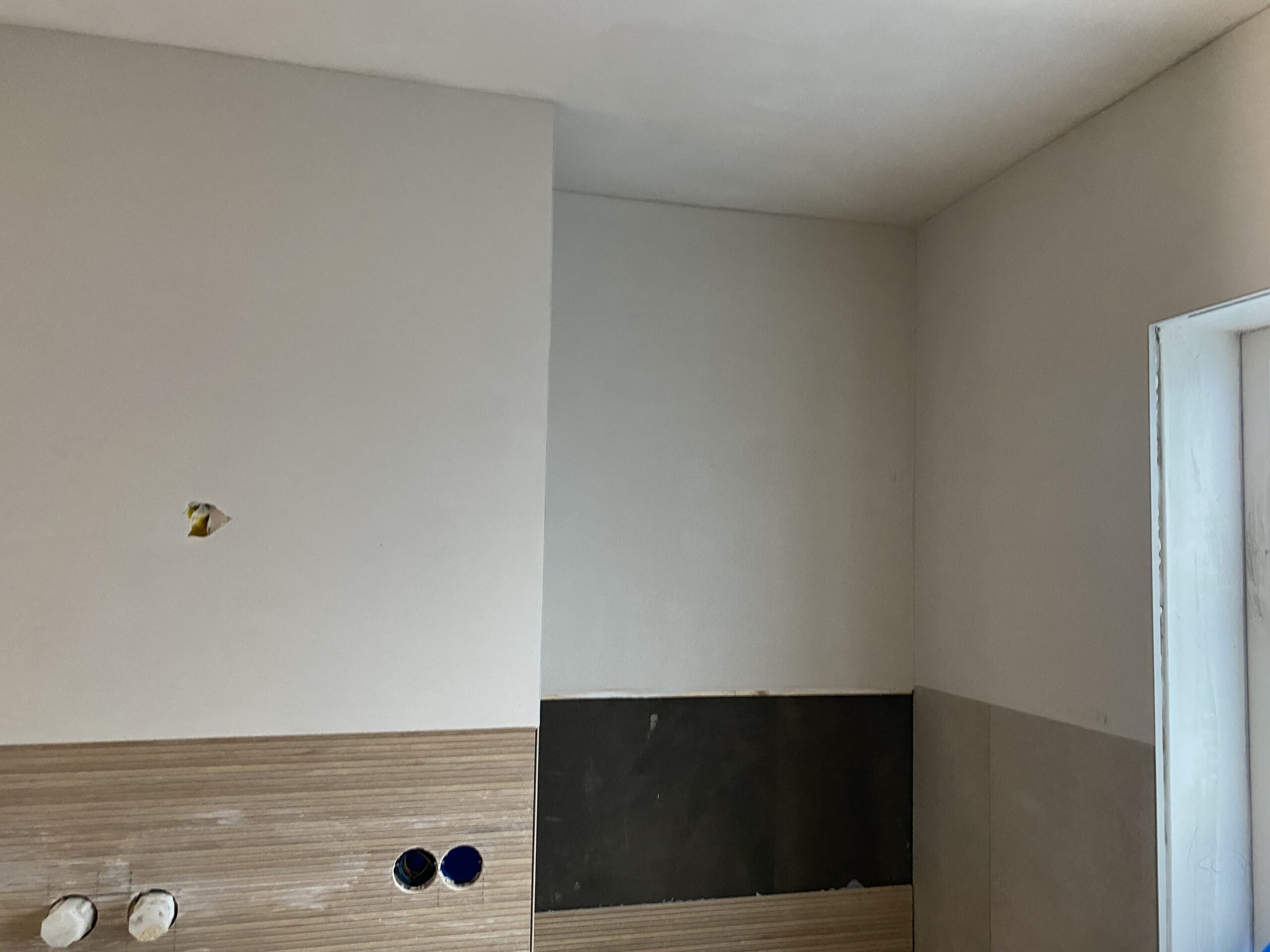 Badkamer stuccen gelijk met tegels Badkamer stuccen gelijk met tegels pleisteren Amsterdam